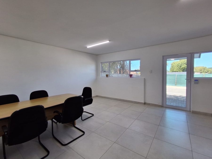 To Let Commercial Property for Rent in Beacon Bay Eastern Cape